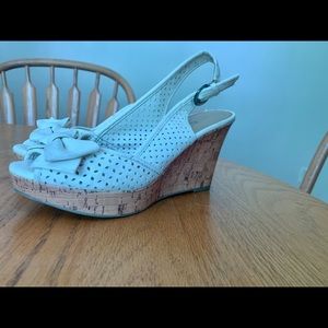 Apt. 9 Women’s size 7 1/2 White Wedges